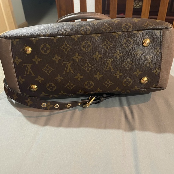 Authentic Louis Vuitton Pallas MM - Picture 3 of 15